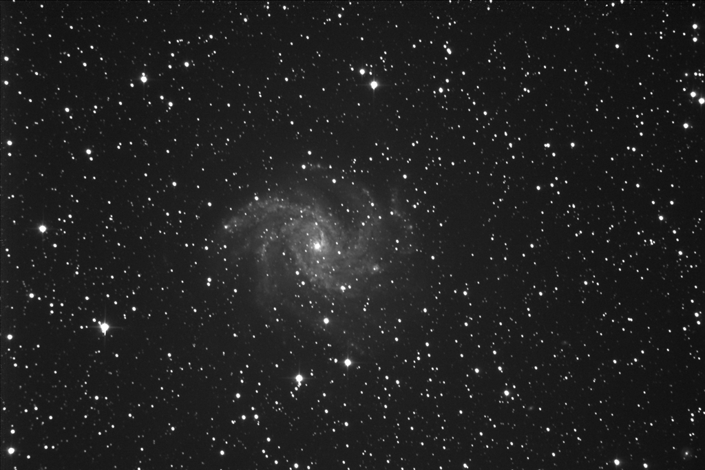 Immagine:NGC_6946_fireworks_galaxy_luminance.jpg