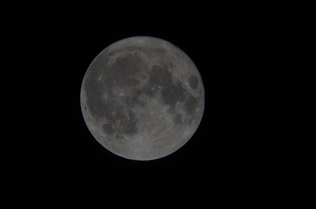 Immagine:SUPERLUNA_03-12-2017_DSC0751_http_astro-physics.jpg