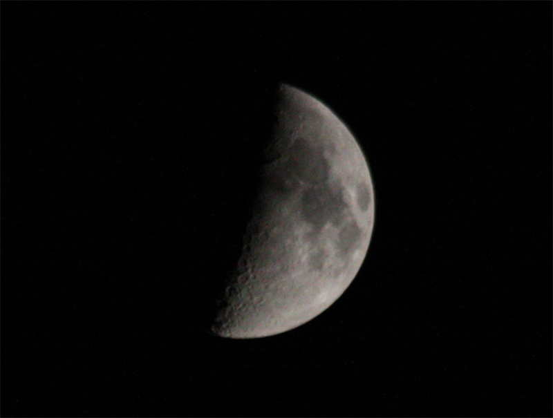 Immagine:Luna_primo_quarto_3_8_2014.jpg