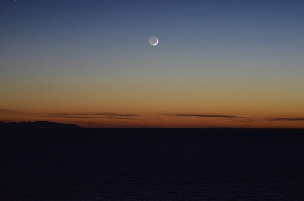 Immagine:DSC0737r_falcetto_luna_Aldebaran_orizz.JPG