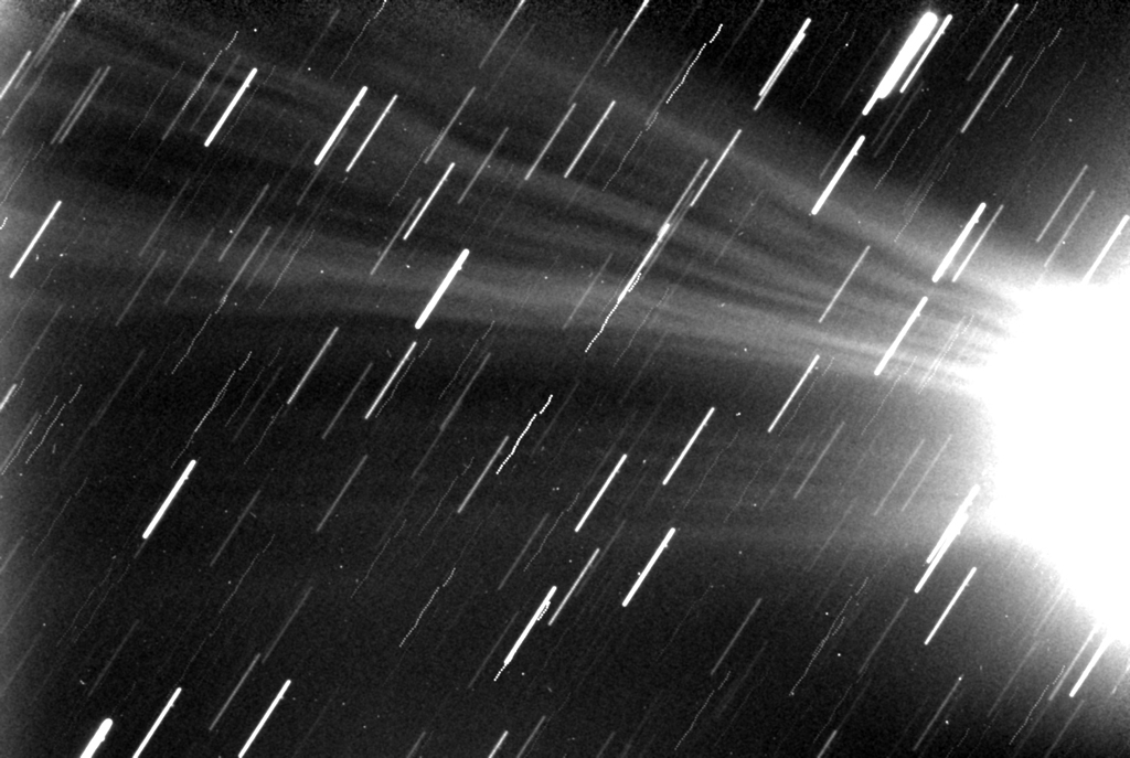 Immagine:Coda_cometa_Lovejoy_12-01-2015.jpg