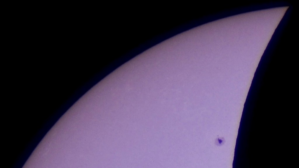 Immagine:Sunspot_2303_bn.jpg